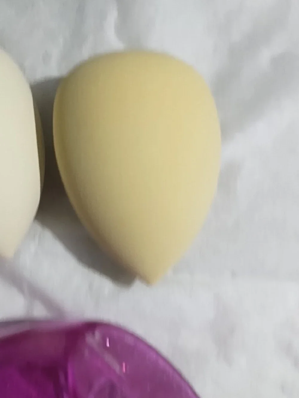 Makeup Sponge Set with Glitter Pink Holder - Beige, White, Yellow